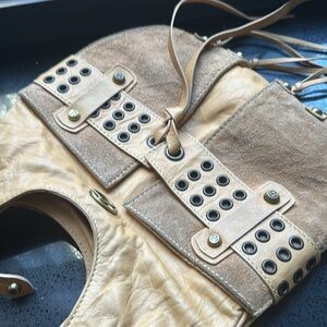 Clean insides, beige, leather shoulder bag with tassels and pockets Biasia